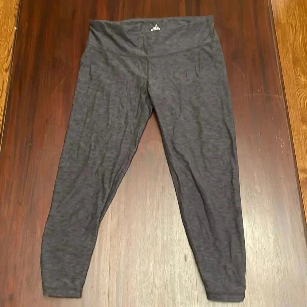 Prana gray Capri leggings with ankle design size M